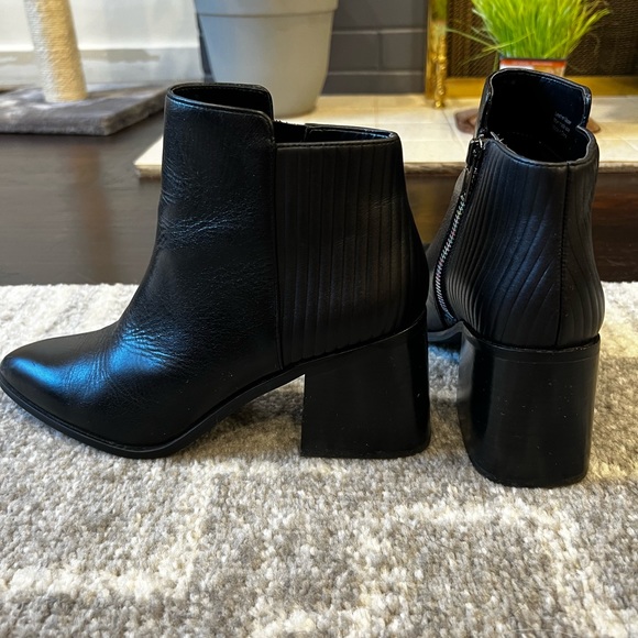 Zac Posen “Tanesha” Black Leather, Colorful Zipper Bootie 7M - Picture 3 of 9